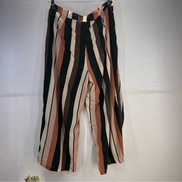 NWOT Plus Size Printed Drawstring Waist Split Side Wide Leg Pants 3X LARGE PLUS - Picture 7 of 17